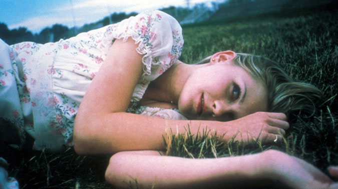 دانلود فیلم The Virgin Suicides 1999 ( خودکشی باکره‌ها ۱۹۹۹ ) با زیرنویس فارسی چسبیده